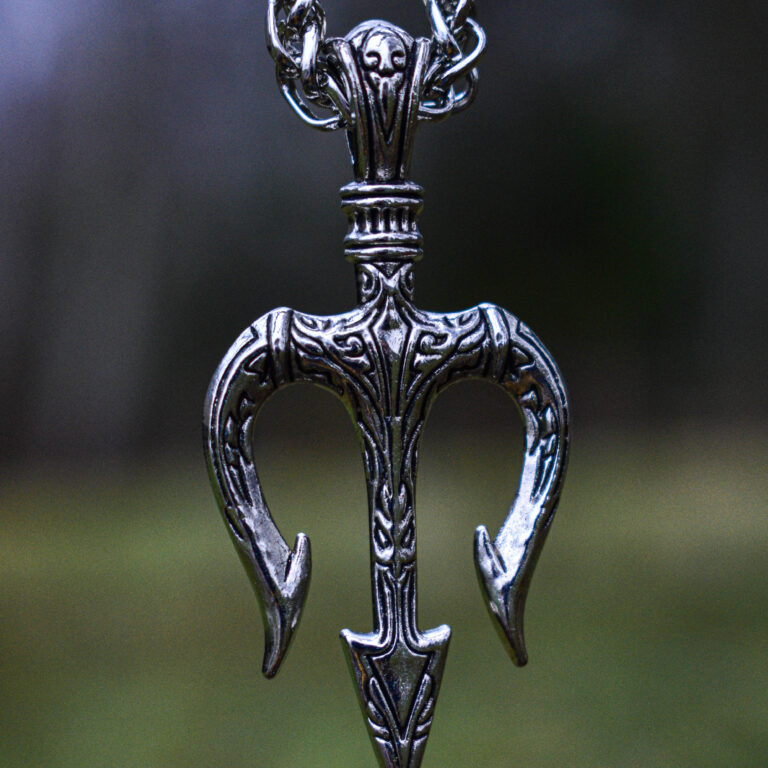 Kolmhargi kujuline kaelakee