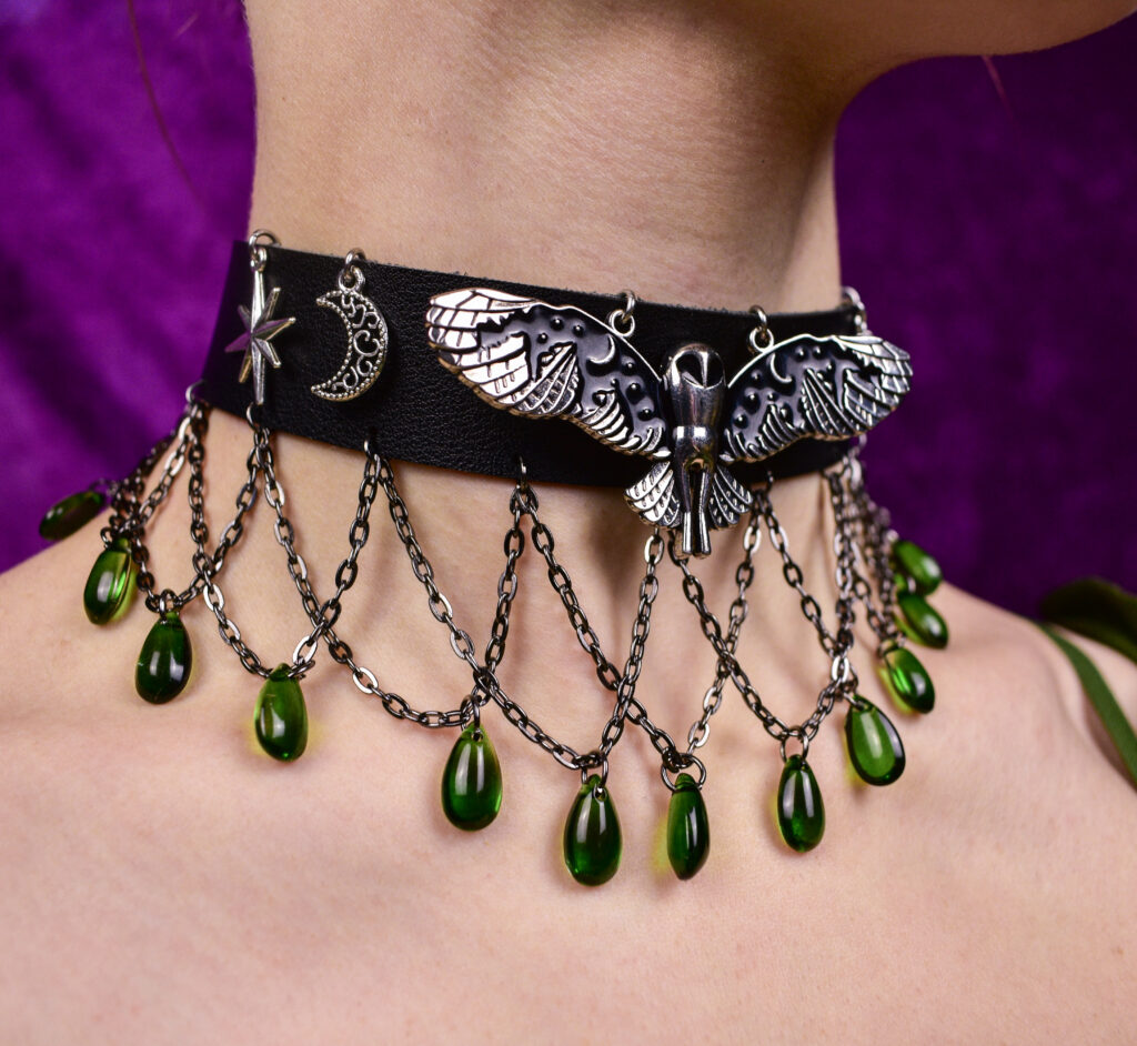 Öökulli ja pärlitega uhke choker