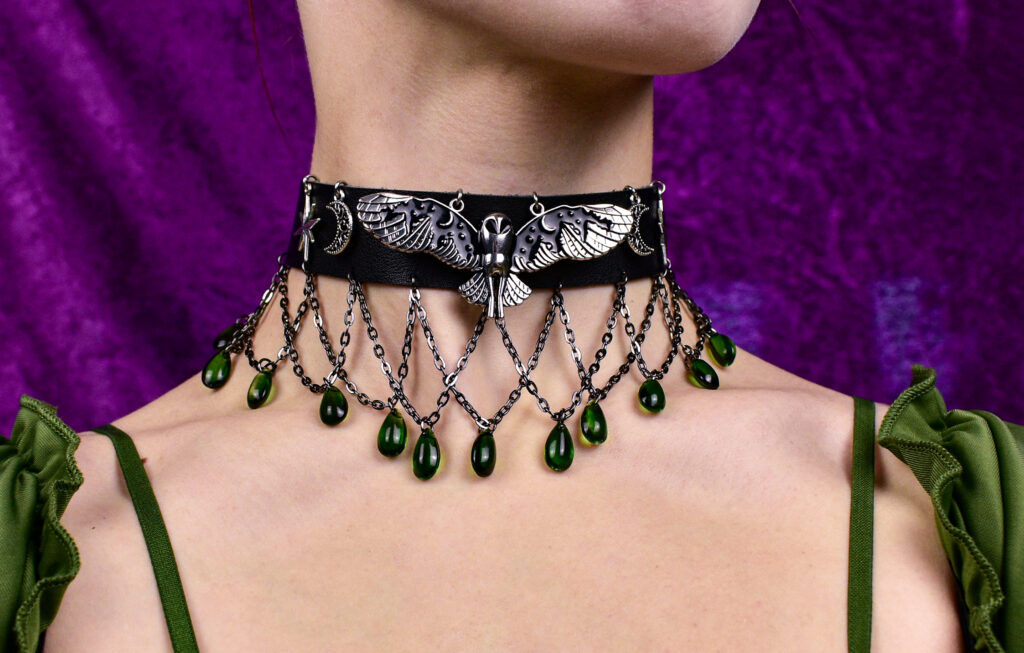 Öökulli ja pärlitega uhke choker