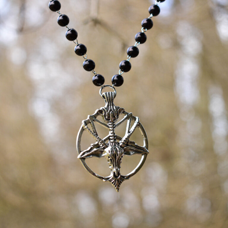 Baphomet mustadest pärlitest ketiga kaelakee