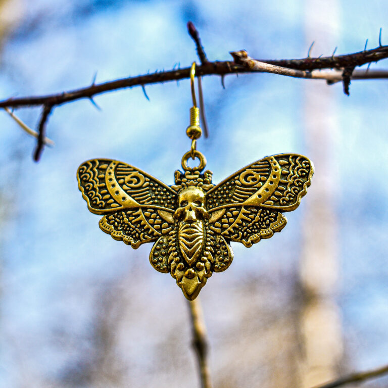 Kuldsed death moth kõrvarõngad