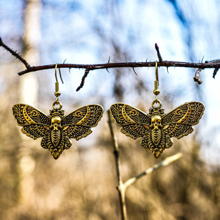 Kuldsed death moth kõrvarõngad